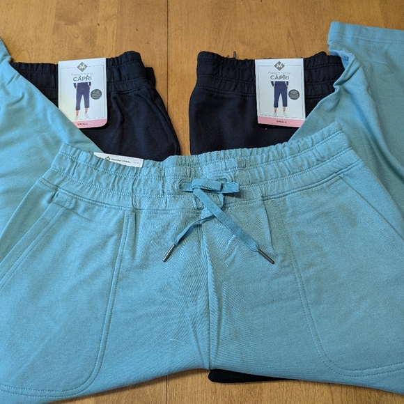 Set Of Three Women's Capris - Picture 3 of 3